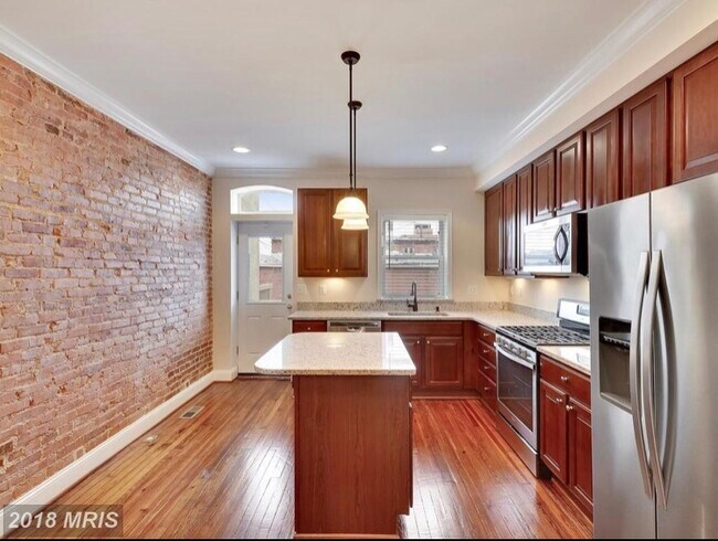 Building Photo - 138 S Clinton St