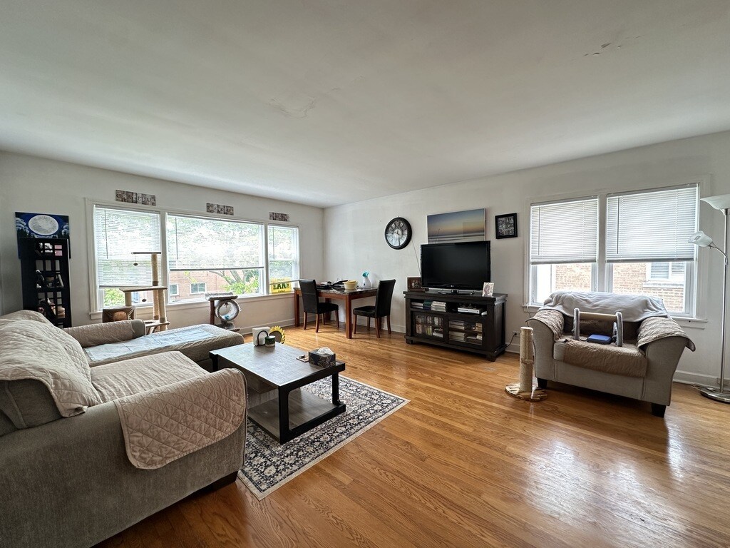 Foto principal - 2707 W Berwyn Ave