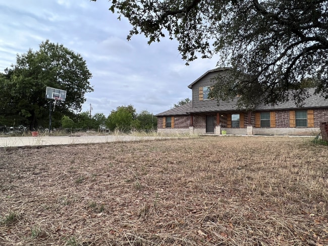 Building Photo - 102 Cedar Creek Dr