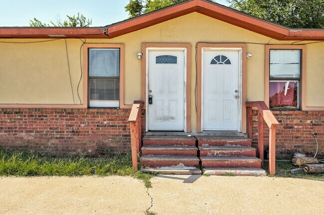 Building Photo - 3742 Oliver St
