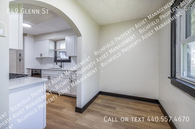 Foto del edificio - 849 Glenn St