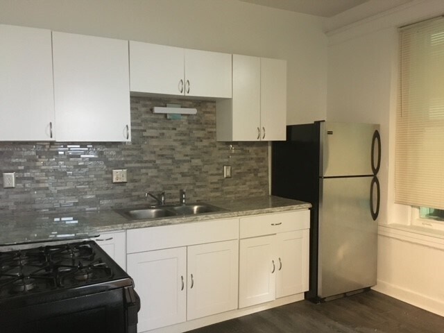 Kitchen - 1655 N Francisco Ave