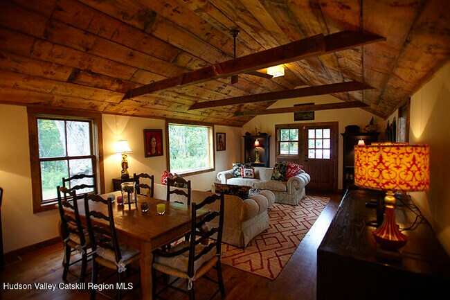 Foto del edificio - 208 Cunningham Hill Rd