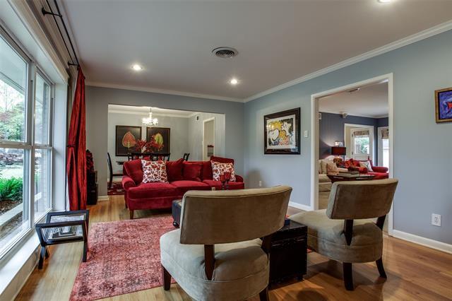 Foto del edificio - 6826 Winchester St