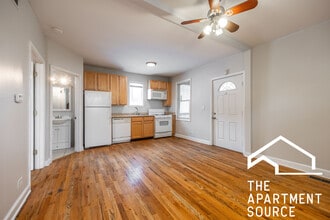 Building Photo - 1512 W Erie St