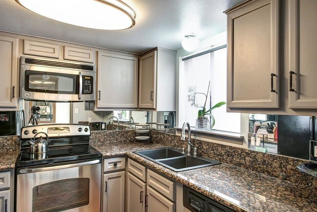 Foto del edificio - 1801 Stoney Brook Dr