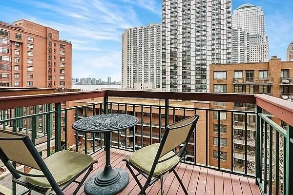 Building Photo - 333 Rector Pl