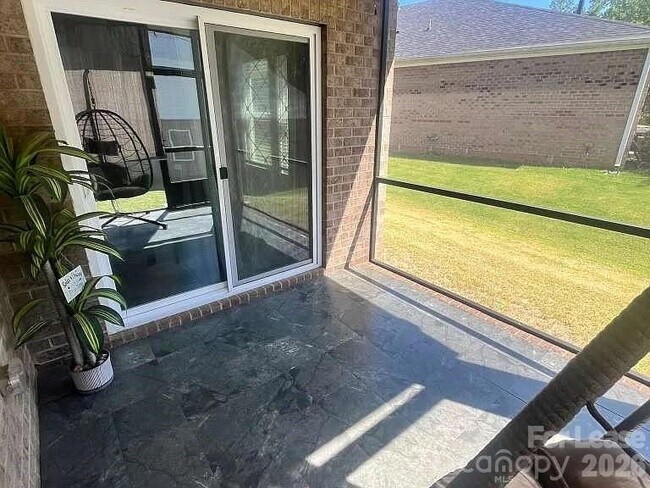 Foto del edificio - 3606 Walter Nelson Rd