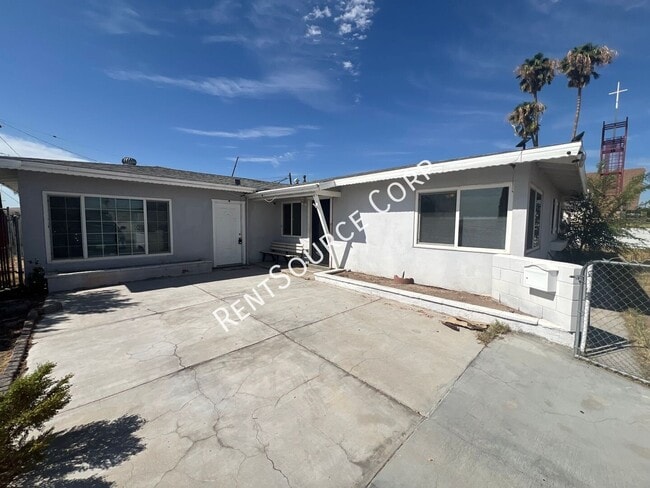 Building Photo - 1200 Kelly Dr