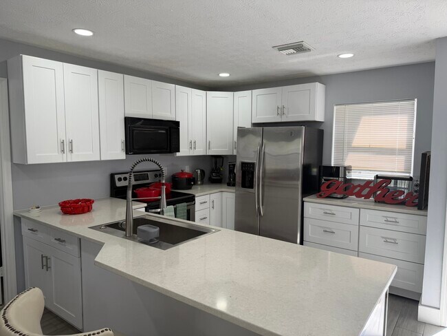 Foto del edificio - 1392 Riverside Cir