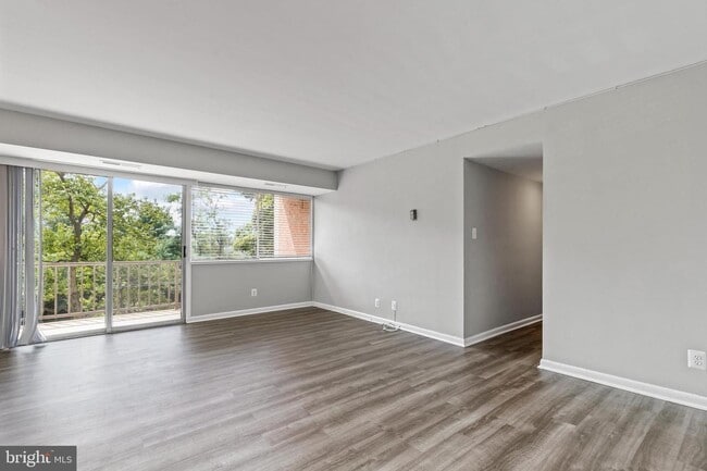 Building Photo - 5801 Quantrell Ave