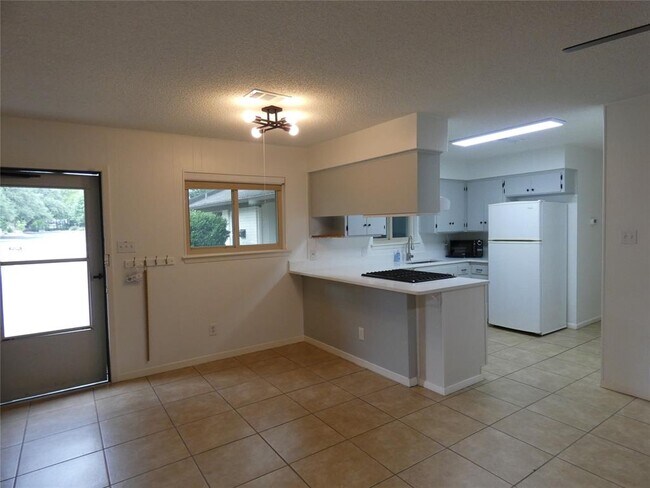 Foto del edificio - 2203 Western Trails Blvd
