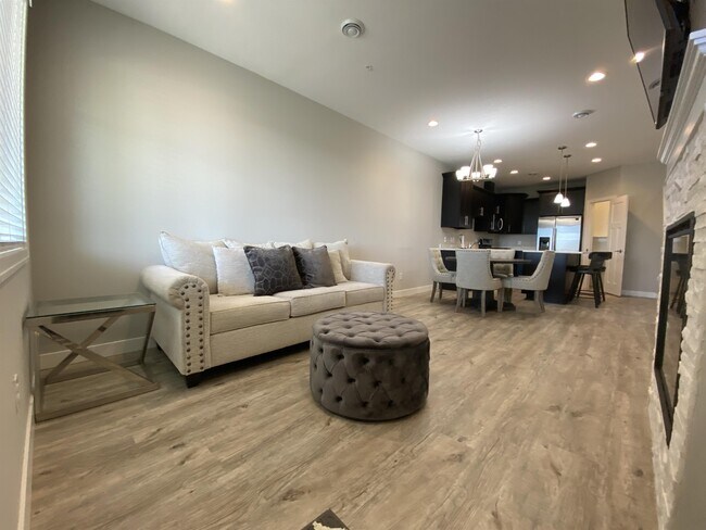 Building Photo - 692 Stone Haven Dr NE