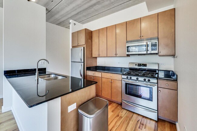 Foto del edificio - 630 N Franklin St