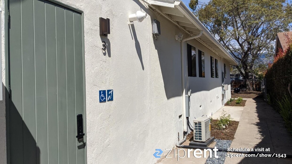 Primary Photo - 1124 Castillo St