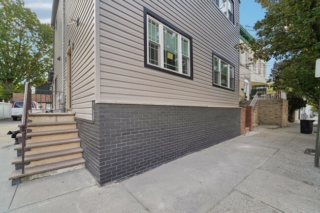 Foto del edificio - 6512 Smith Ave