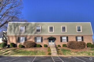 Building Photo - 2622 Park Rd