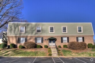 Building Photo - 2622 Park Rd