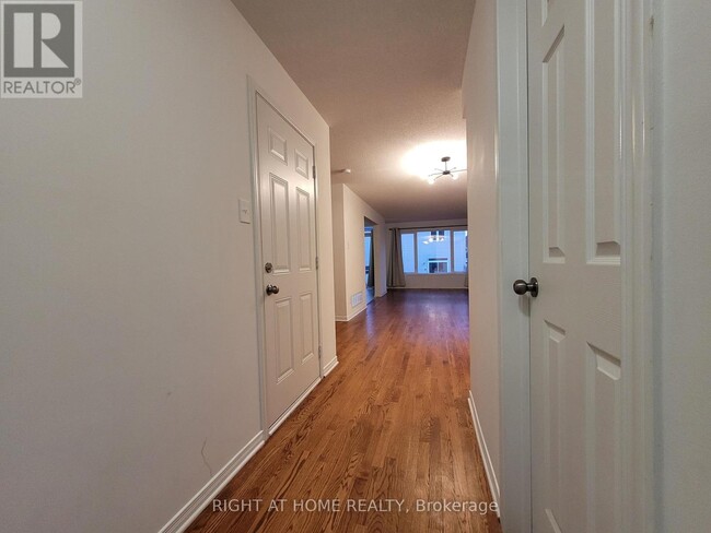 Building Photo - 204 Rolling Meadow Crescent