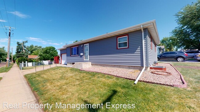 Building Photo - 3 br, 2 bath House - 1308 E 12th St.
