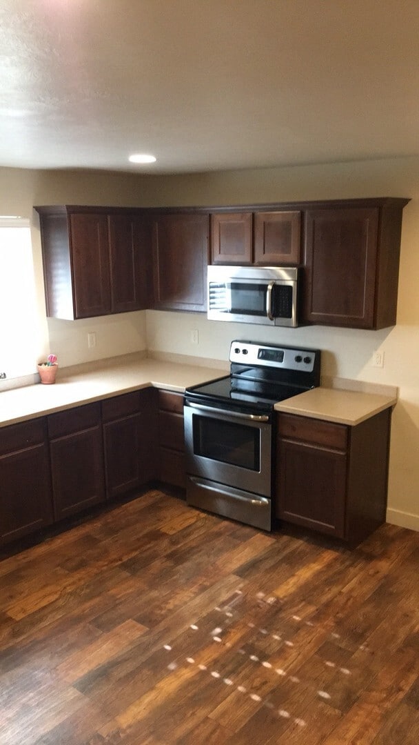 Building Photo - 3 Story Vineyard Townhome w 1 car attached...