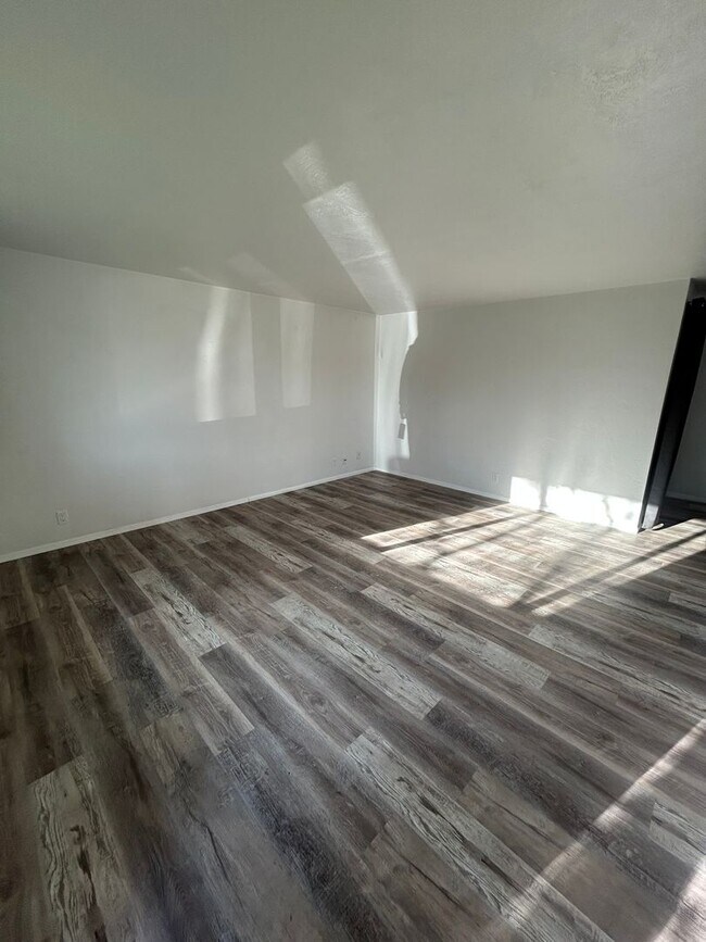 Foto del edificio - 2255 Shadylane Dr