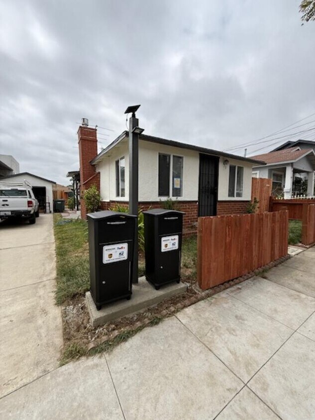 Foto principal - 1857 Stanley Ave