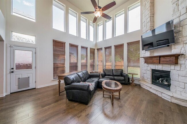 Building Photo - 9008 Thompson Dr