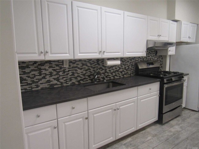 Foto del edificio - 123-16 Hillside Avenue