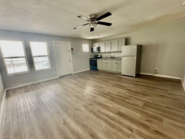 Building Photo - 6705 Fairway Dr