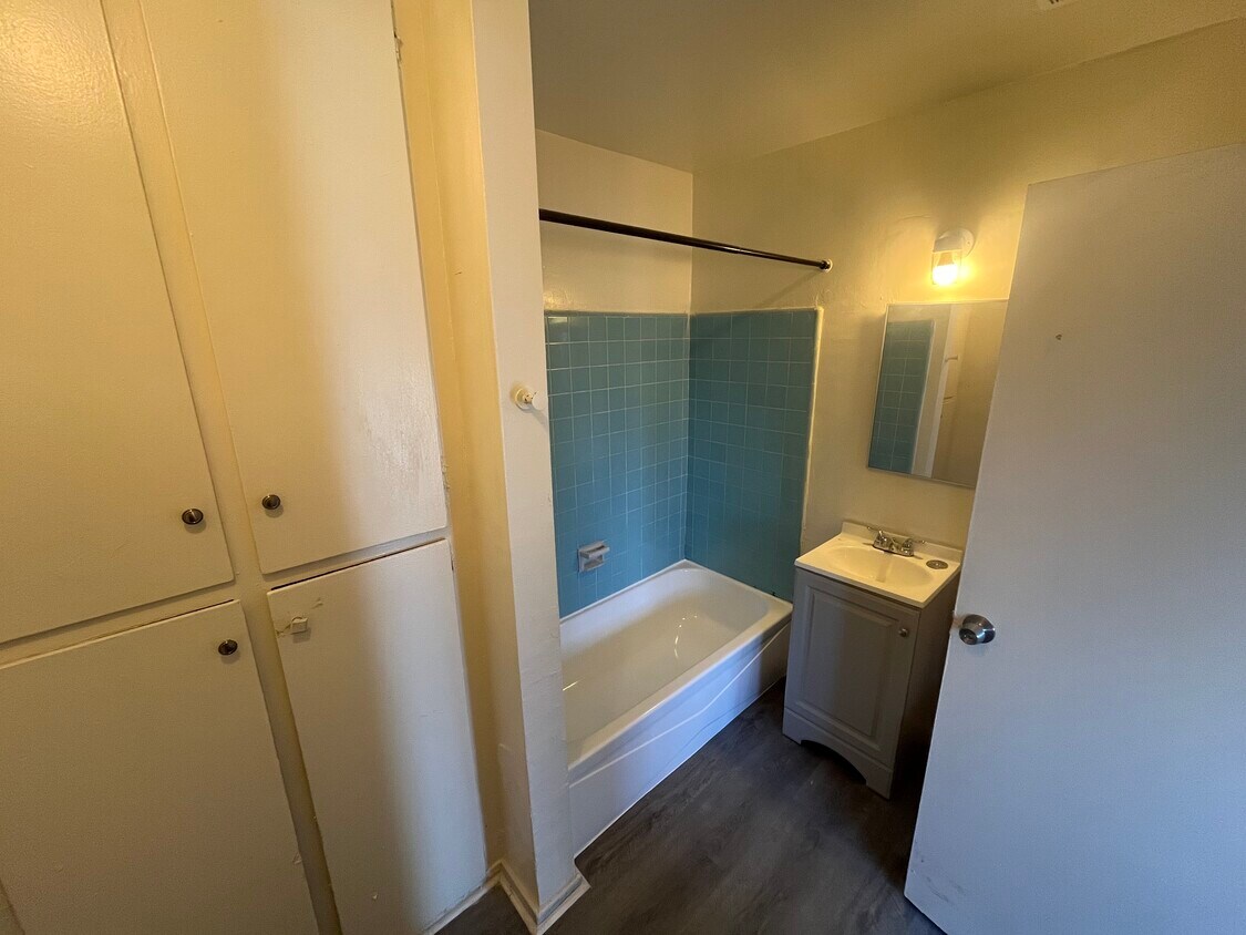 Foto del edificio - 1377 W 36th St