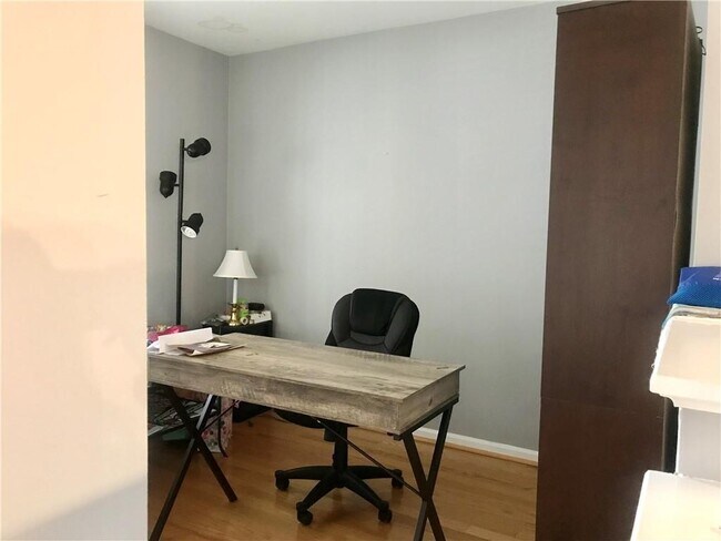 Foto del edificio - 220 Renaissance Pkwy NE