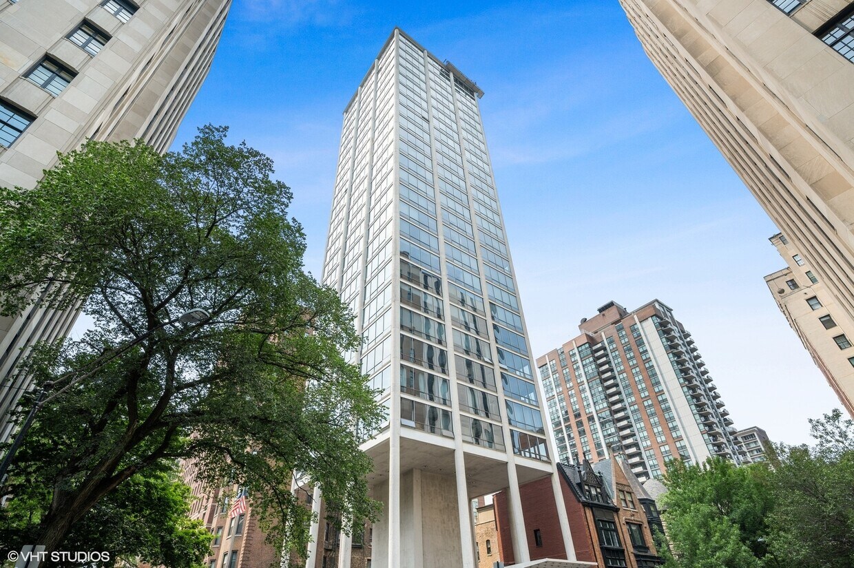 Primary Photo - 1300 N Astor St