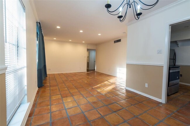 Building Photo - 2824 Briarhurst Dr