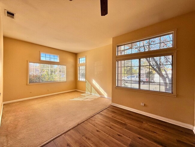 Foto del edificio - Entertainer’s Dream Single-Story Home on Corner Lot