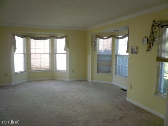 Building Photo - 4 br, 2.5 bath House - 1615 Country Club Dr