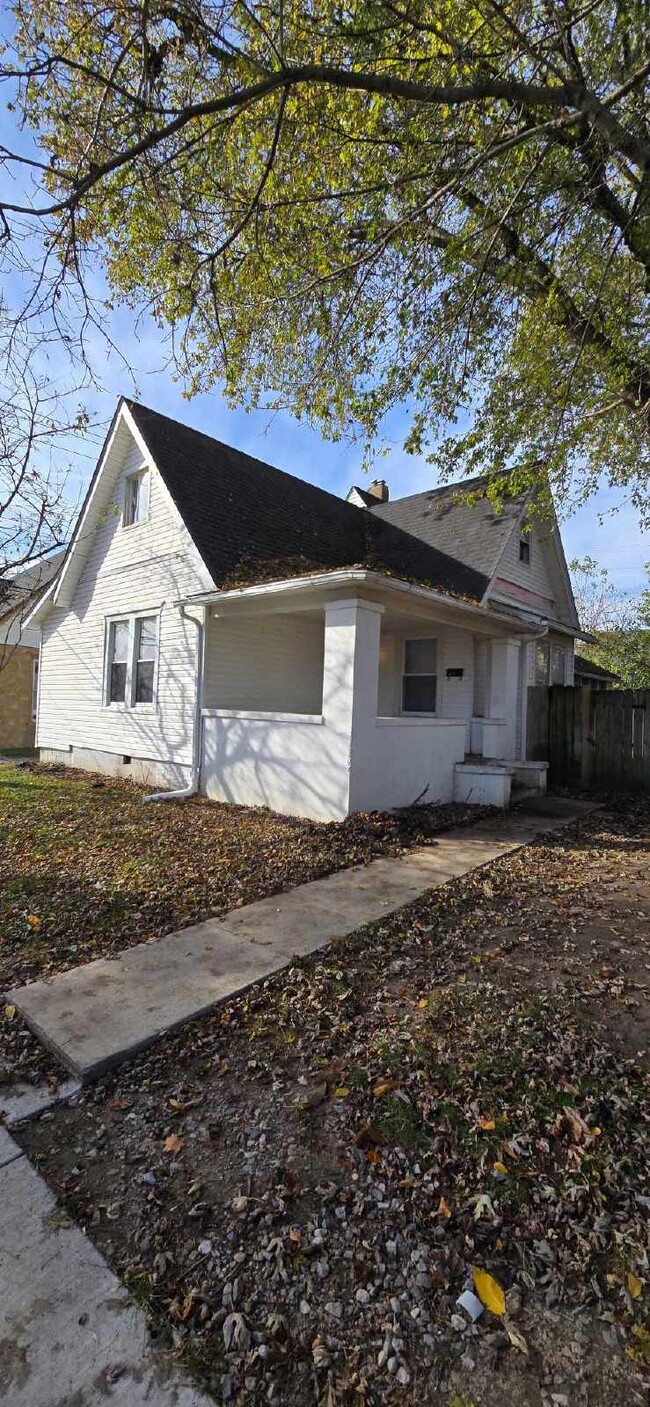 Building Photo - "Charming 4-Bed Home with Gleaming Hardwoo...