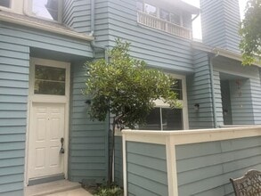 Building Photo - 727 Balfe St