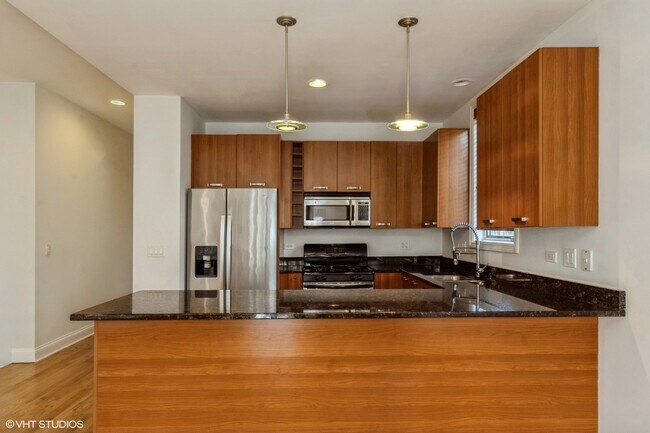 Foto del edificio - 4012 S Indiana Ave