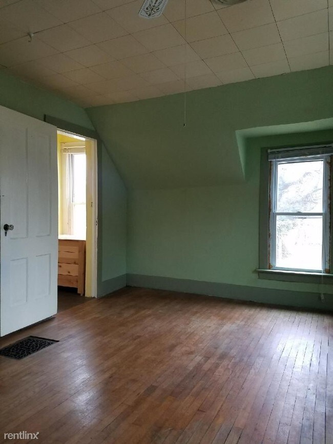Building Photo - 3 br, 2.5 bath House - 425 N Ash St