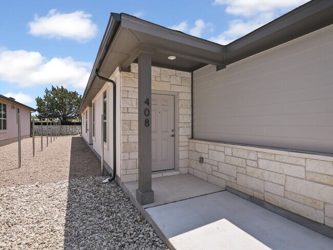 Building Photo - "Charming 3-Bed Condo Retreat with 2 Full Baths – 1475 Sq Ft of Comfort in Georgetown, TX!"