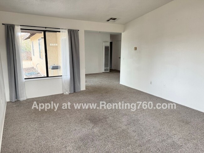 Building Photo - Comfortable 3 Bed 2 Bath Home