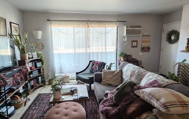 Foto del edificio - 9313 National Blvd