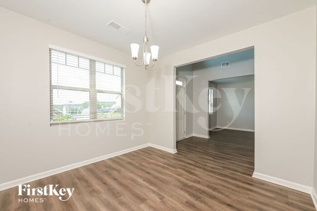 Building Photo - 2027 Massey Ln