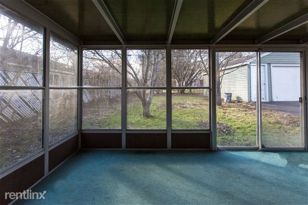Building Photo - 287 Minocqua St