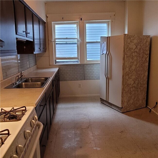 Foto del edificio - 914-918 W 9th St