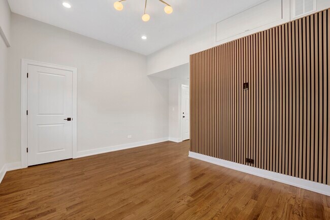 Foto del edificio - 2405 S Leavitt St