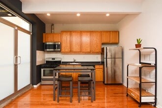 Building Photo - 1450 W Blackhawk St