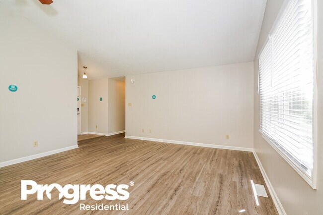 Foto del edificio - 451 Meadowlark Dr