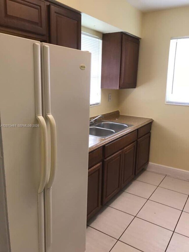 Foto del edificio - 807 SW 5th Ct